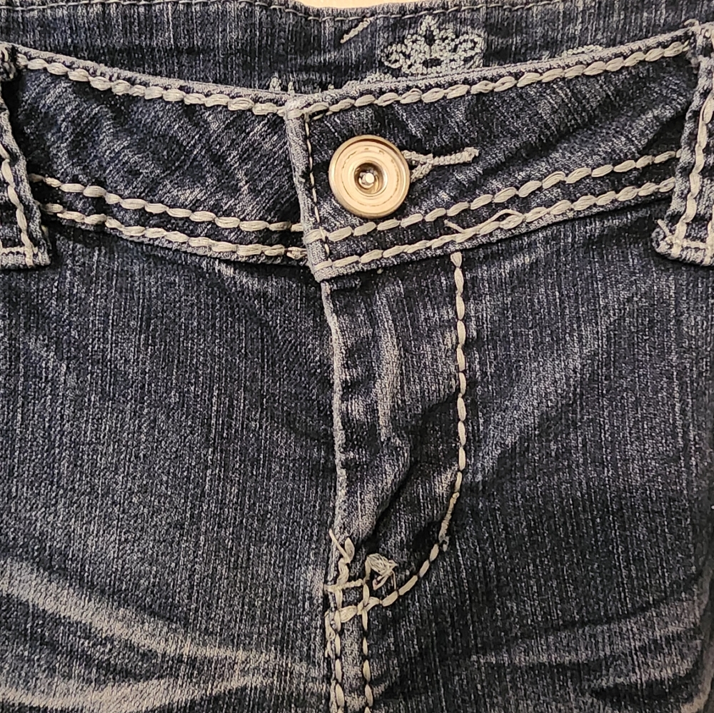 Woman's Ripped Jeans - Picture 7 of 10
